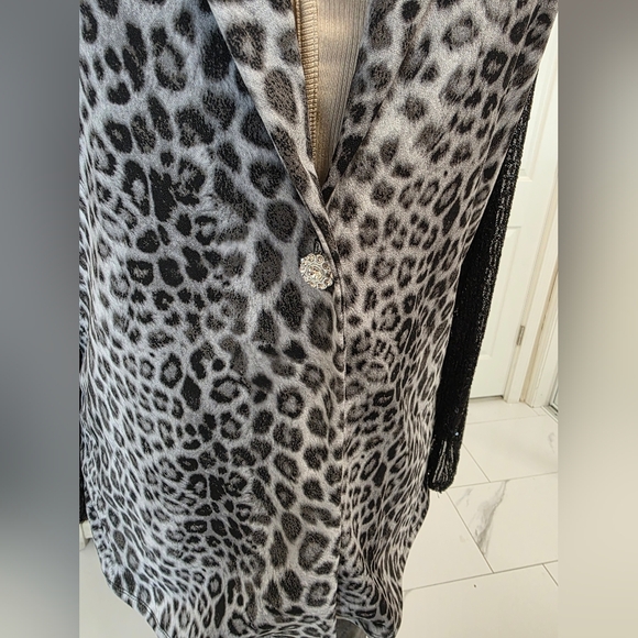 Leopard Print Gray Blazer with Sequined Black Sleeves - Picture 7 of 11